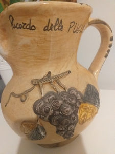 Keramicki vrc ručno oslikan sa potpisom Ričarda delle P