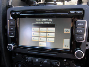 Dekodiranje radia VW AUDI ŠKODA FORD RENAULT radio kod