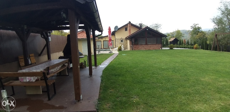 KUCA SA BAZENOM-DOKANJ-BAKALUŠE-TUZLA