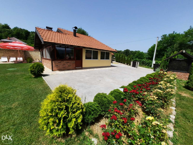 KUCA SA BAZENOM-DOKANJ-BAKALUŠE-TUZLA