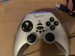 Dzojstik gamepad joystick PC kompjuter