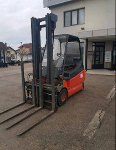 Viljuškar Linde E30 elektro čeoni