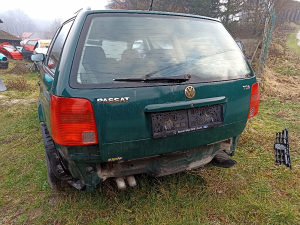 Zadnja lijeva stopa stopka lijeva desna pasat karavan