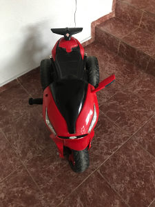 Motor na baterije