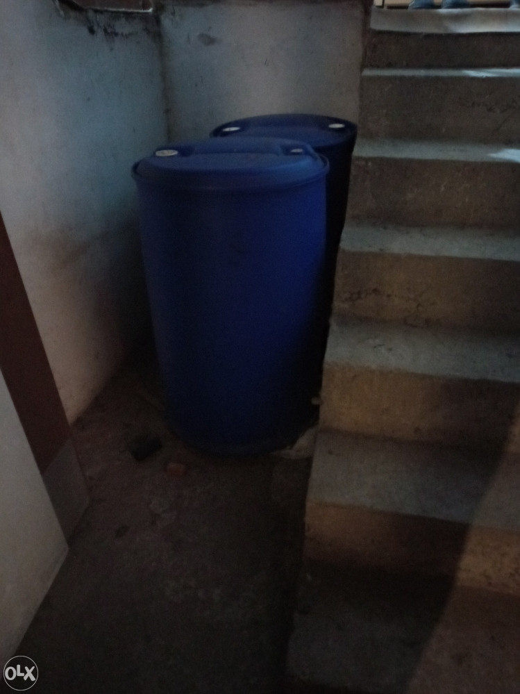 Prodajem plasticnu burad 200l zvati na broj 063 966 312