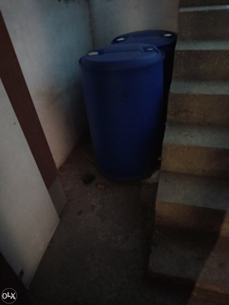 Prodajem plasticnu burad 200l zvati na broj 063 966 312