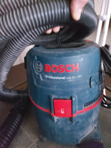 Bosch usisivac Gas 20 sa uticnicom