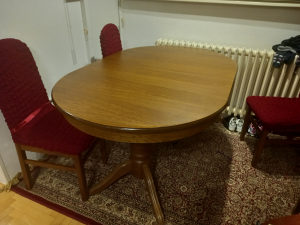 Trepezariski stol