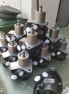 IMT 539,542,549,560,565 Servo pumpe volana