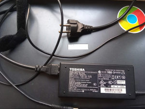 Originalan punjac za laptop Toshiba