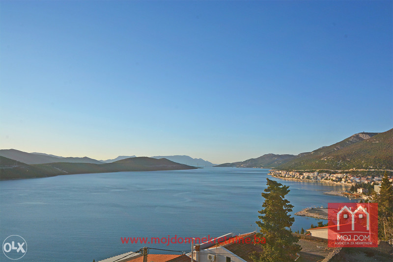Kuća u izgradnji sa dvije garaže i pogledom, Neum
