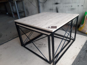 Sto stolovi stol metalni metal drvo zeljezo zeljezni kl