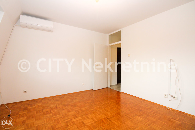 Trosoban nenamješten stan - Centar - Šip - 66 m2