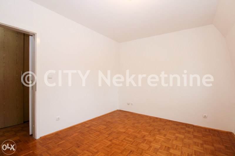 Trosoban nenamješten stan - Centar - Šip - 66 m2