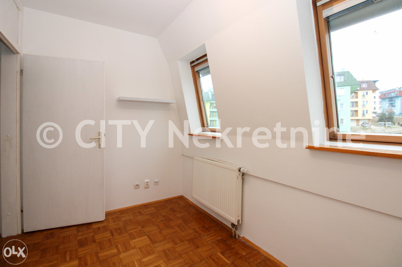 Trosoban nenamješten stan - Centar - Šip - 66 m2