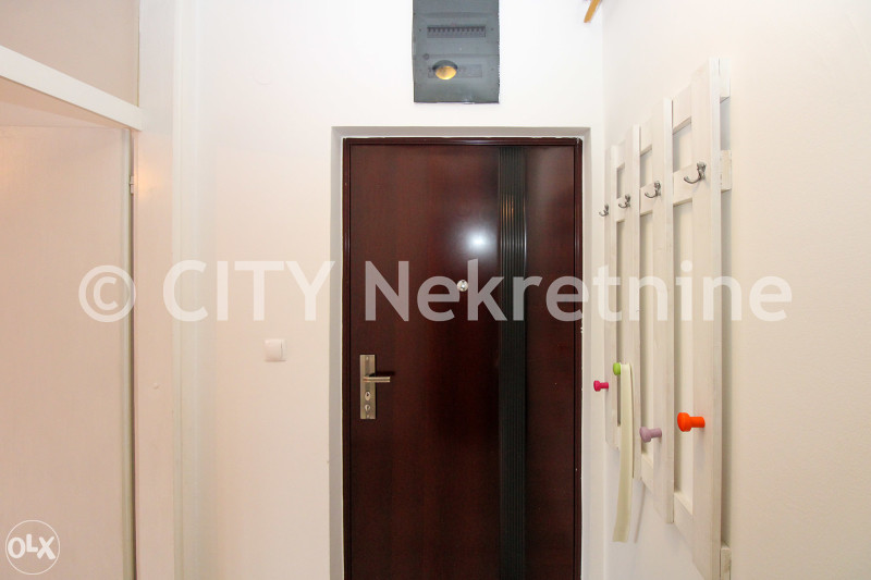 Trosoban nenamješten stan - Centar - Šip - 66 m2