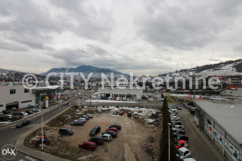 Trosoban nenamješten stan - Centar - Šip - 66 m2