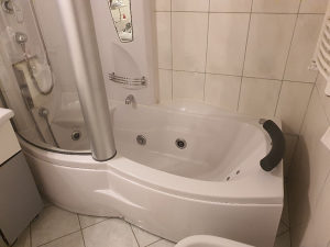 Kada masažna sa tušem