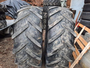 Traktorske gume 420/85-R30 (16-9-30)