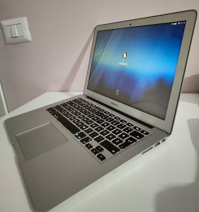 MacBook Air - 13 inch, i5 2017