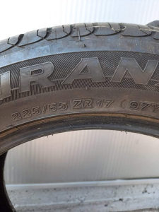 Gume Bridgestone 225 55 R17 dva komada