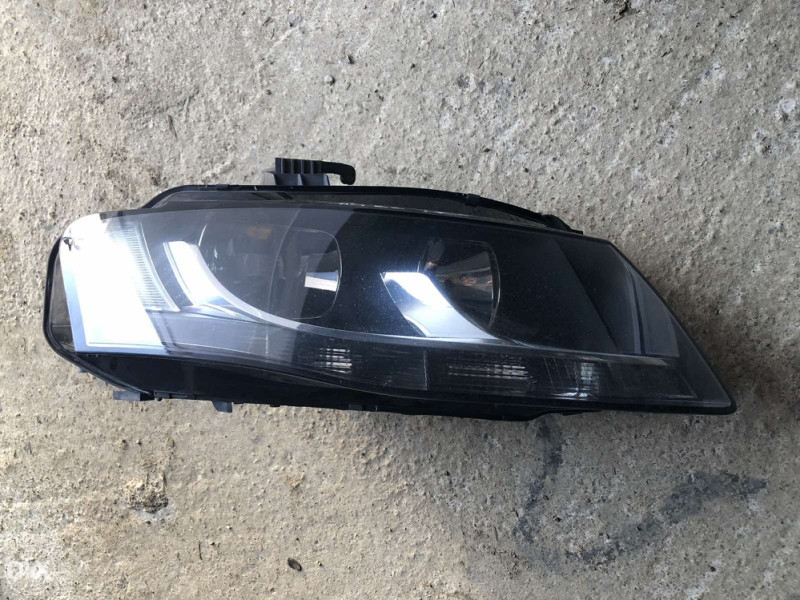 Prednji desni far za Audi A4 b8