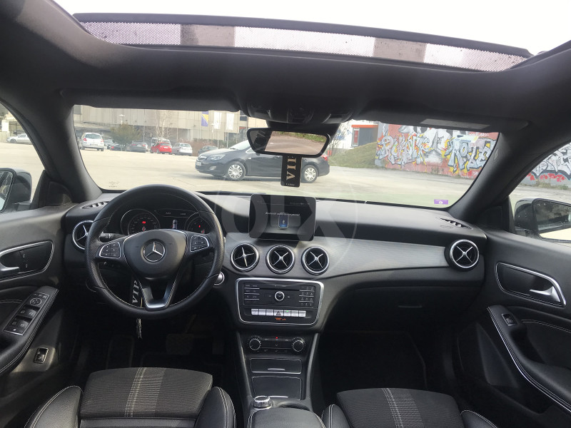Mercedes Benz CLA 200