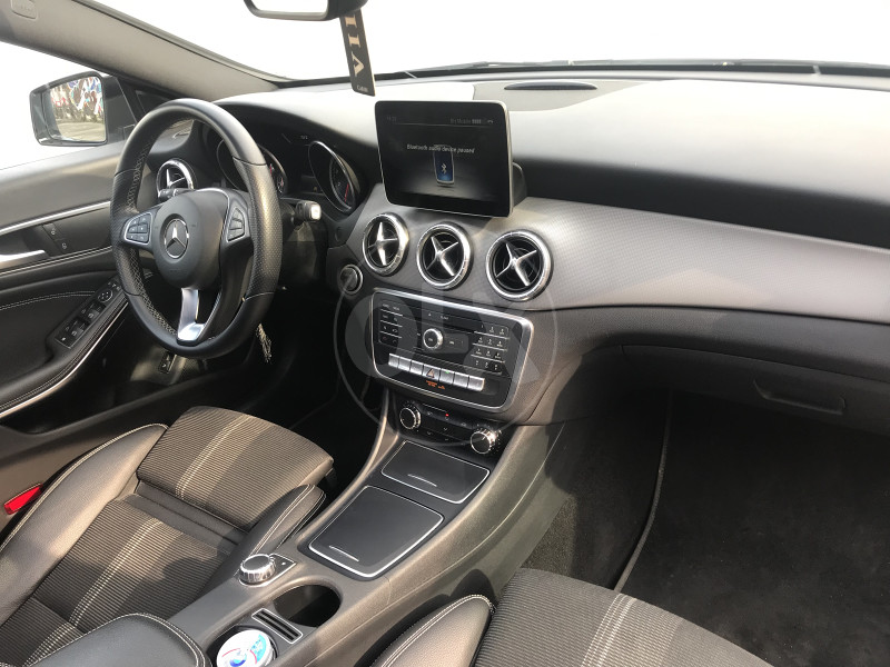 Mercedes Benz CLA 200