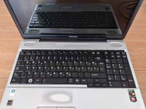 Laptop Toshiba L505