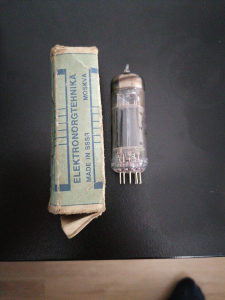 Elektronska cijev lampa 16A8 / PCL82