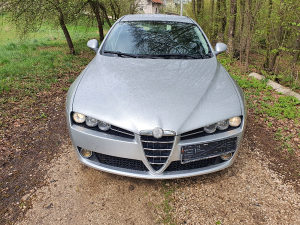Prva prednja hauba Alfa Romeo 159 07g