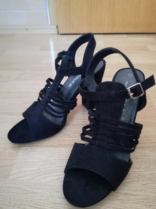 Crne visoke sandale