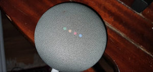 Google Home pametni zvucnik