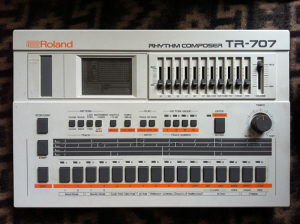 Roland TR-707 kupujem