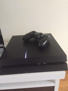 Play Station 4