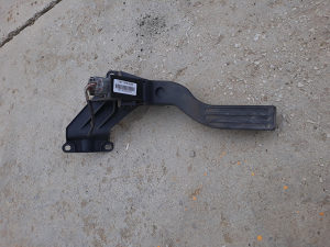 Ford Mondeo papučica gasa 061/805-951