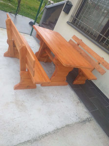 Drveni stolovi