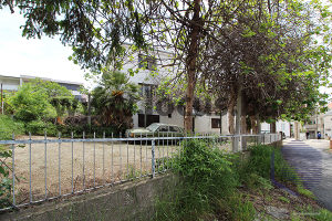 LOCUS prodaje: Kuća u izvornom stanju i dvorište, Neum