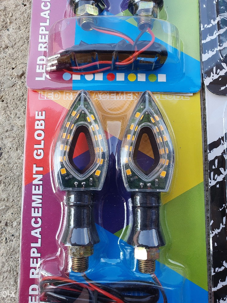 Zmigavci za motor led diode