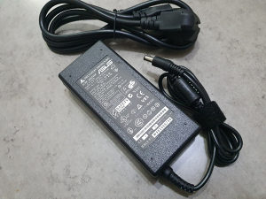 Punjac Adapter za laptop Asus Toshiba Fujitsu 19V 4.74A