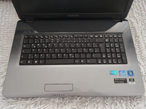 Laptop Medion Akoya 17' i3 NVIDIA GeForce GT 630M