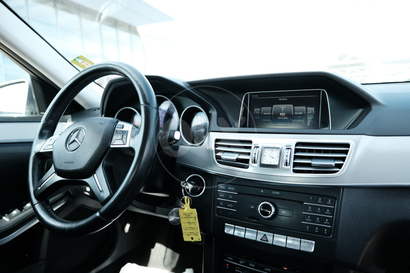 MERCEDES E 212 220 CDI --- ilmasalon