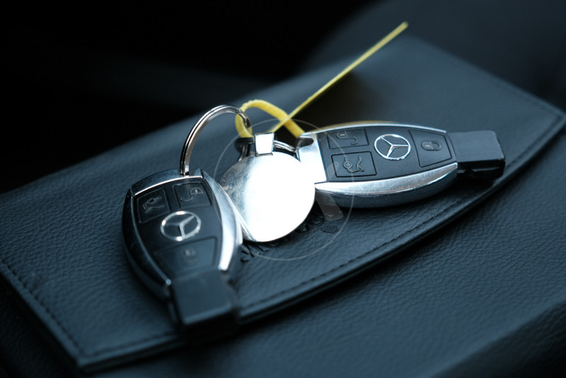 MERCEDES E 212 220 CDI --- ilmasalon
