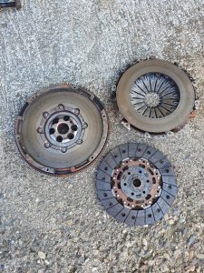 Set kvacila korpa lamela zamajac Audi A3 2.0 tdi 6 brz