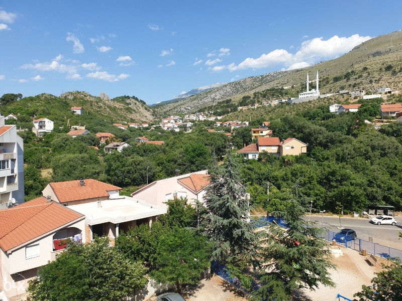 Prodaje se ili mijenja dvosoban stan  Mostar Zalik