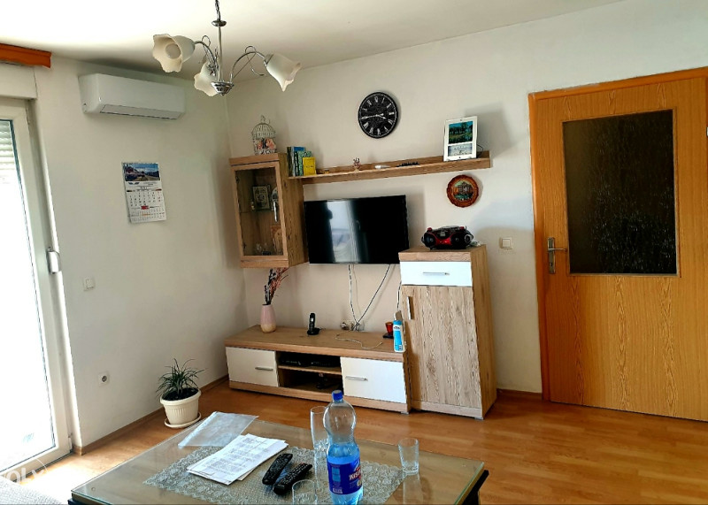 Prodaje se ili mijenja dvosoban stan  Mostar Zalik