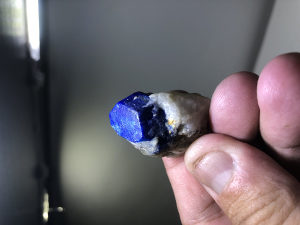 Kristali i minerali Lazurite drevni kristal