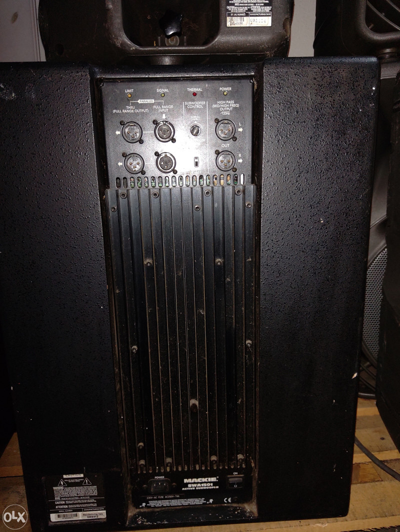 Bas binovi aktivni Mackie RCF Zvučnici i zvučne kutije