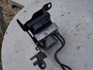 Peugeot 308 2014g ABS pumpa 062 302 400