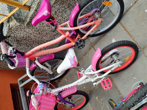 Prodajem dva djecija bicikla ( zenski model )
